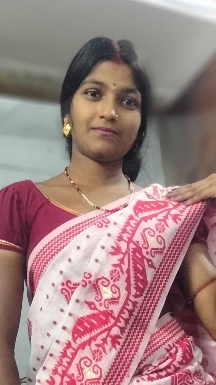 কপালে লাল টিপ