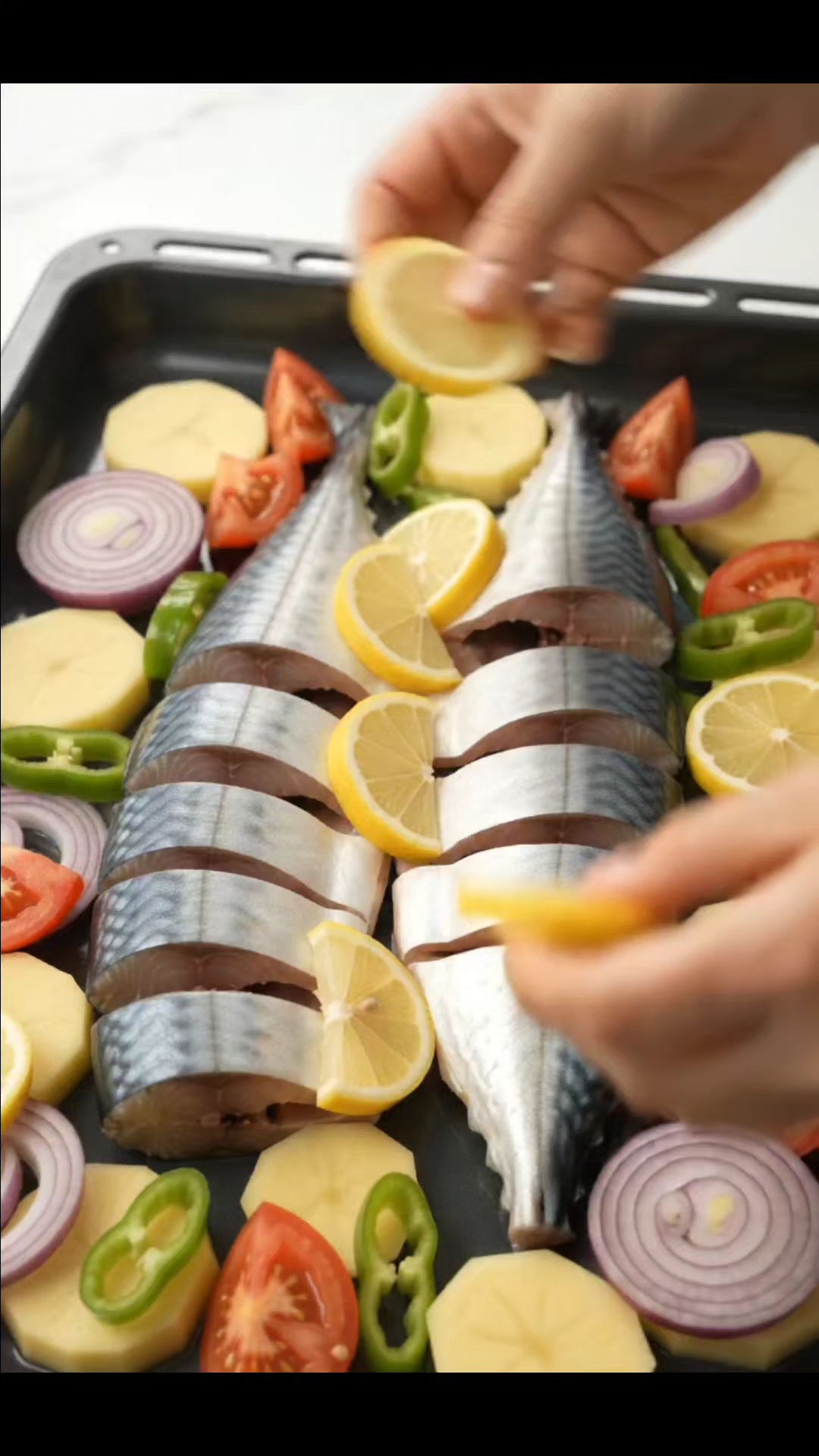 🐟🔥 ओवन में बनी मछली का स्वाद ही कुछ खास है! 😍 नींबू, मसालों और जड़ी-बूटियों का ज़बरदस्त फ्लेवर—क्