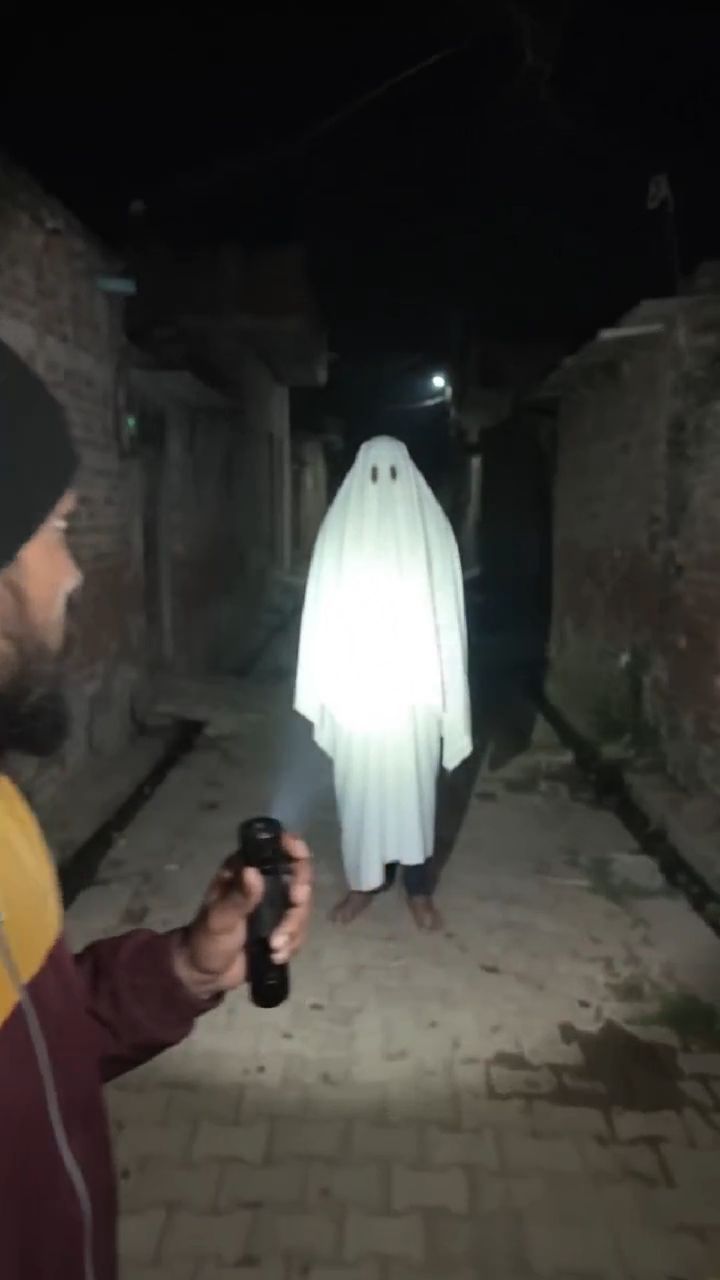 रात में पीछे कौन चल रहा था? 😱😂