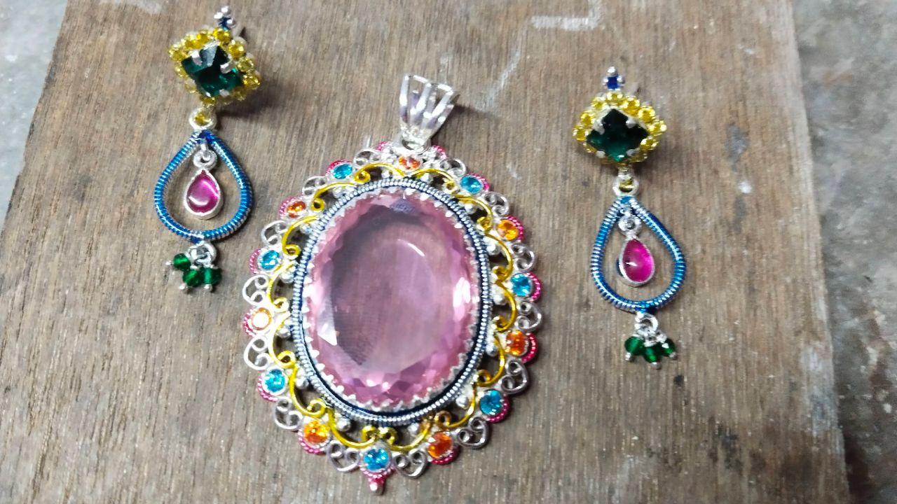 Unique gold jewelry design YOU mast cee