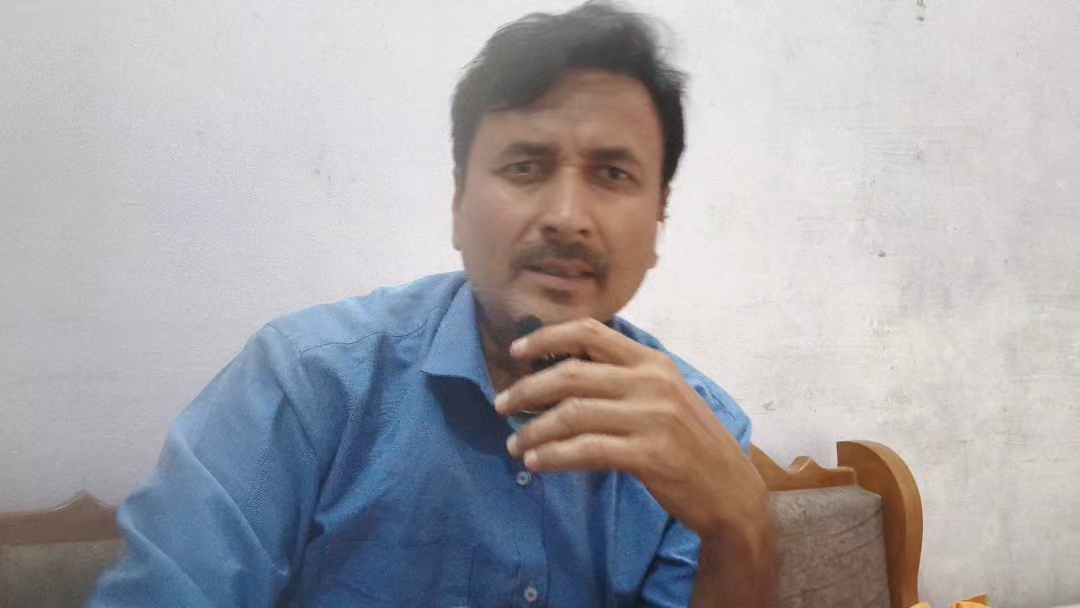 किताबें या चीजें उल्टी रखने की अजीब आदत