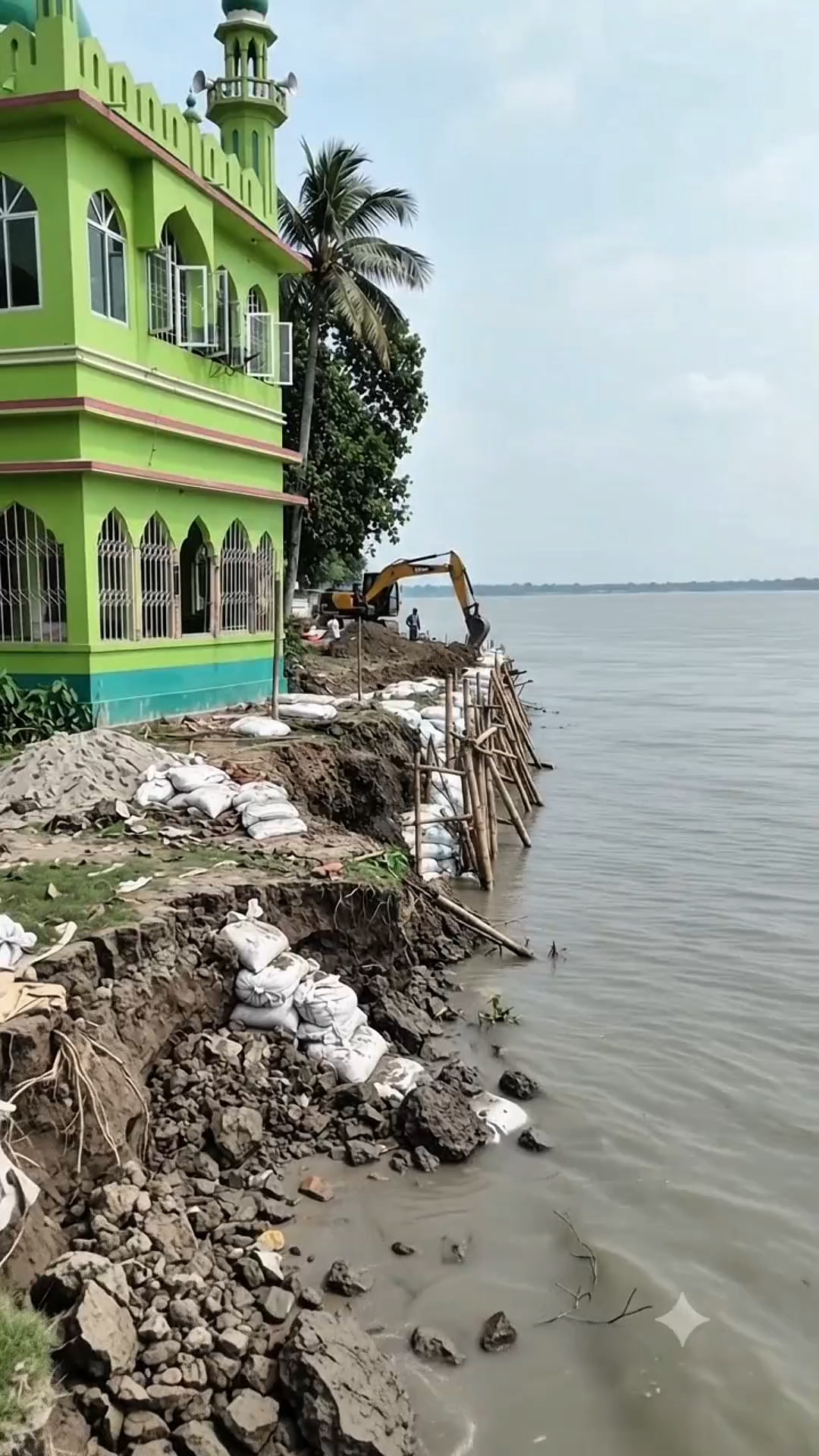 মসজিদ রক্ষা, গ্রামের মাটি রক্ষা, আর নদীভাঙন প্রতিরোধে সবাই একসঙ্গে এগিয়ে আসা।