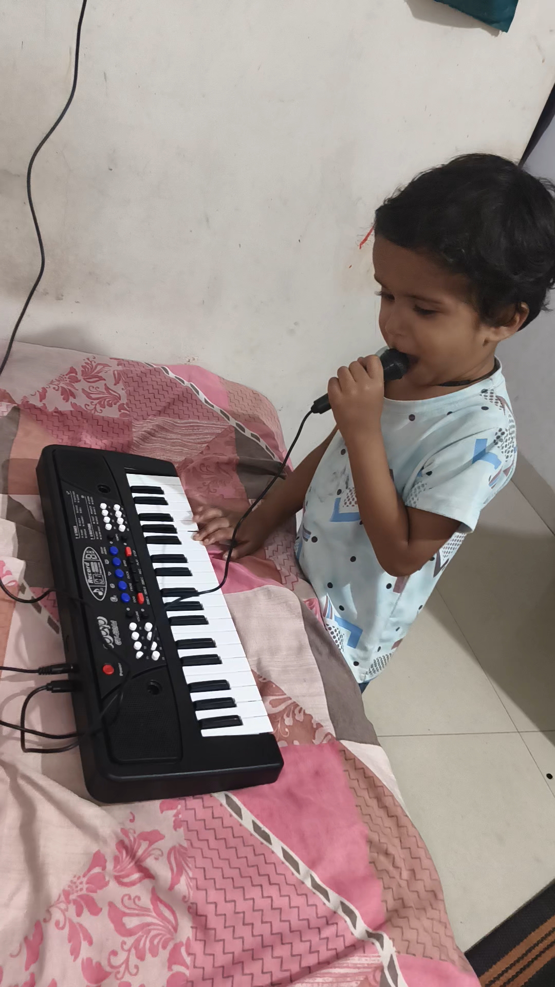Kids piano play