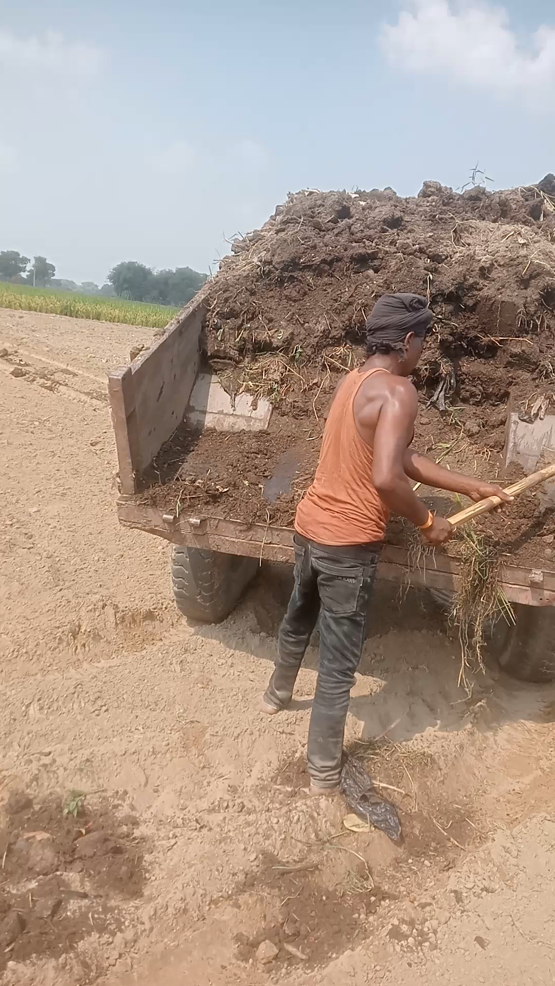 Kisan Ko dekhkar kis prakar mehnat karna padta hai