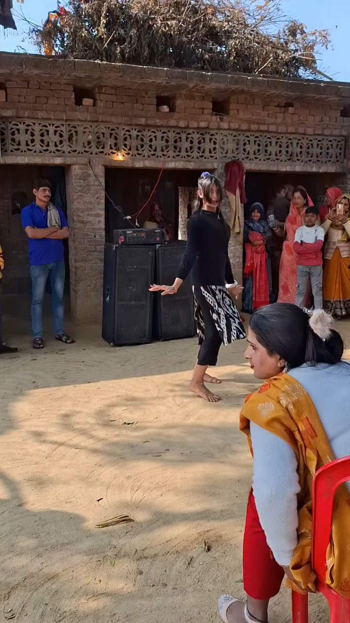 Sariya Kariya ke Lai..
#bhojpuri #song #dans #reel
